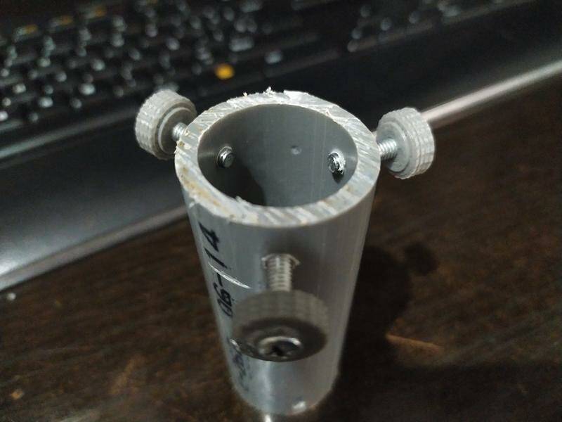 Adjustment screws detail
