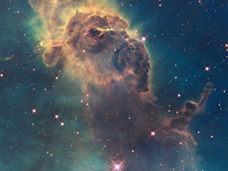 ![Foto detalle de la nebulosa de Carina por NASA, ESA, y el equipo Hubble SM4 ERO]